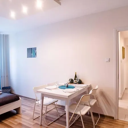 Peaceful, Cozy And New With Balcony Budapest