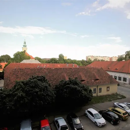 Apartman Peaceful, Cozy And New With Balcony