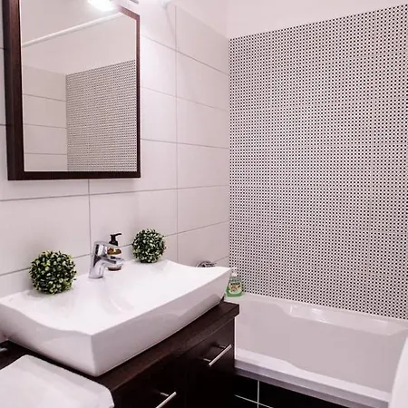 Apartment Peaceful, Cozy And New With Balcony Budapest