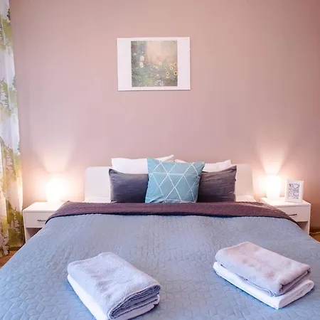 Apartment Peaceful, Cozy And New With Balcony *
