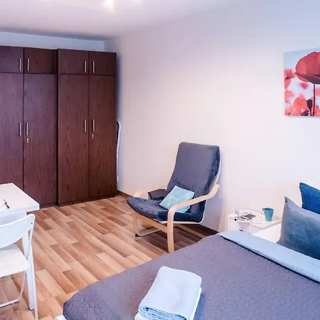 Peaceful, Cozy And New With Balcony